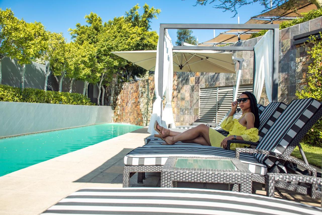 Seven Villa Hotel & Spa Johannesburg Exteriör bild The pool at the Cape of Good Hope